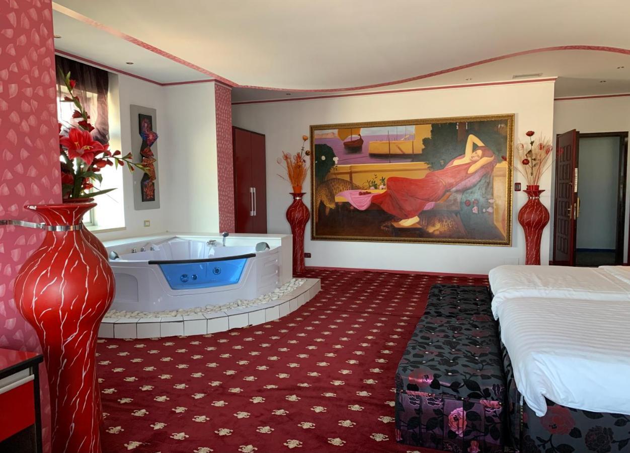 Hotel Rosa Blu Tirana Exteriör bild