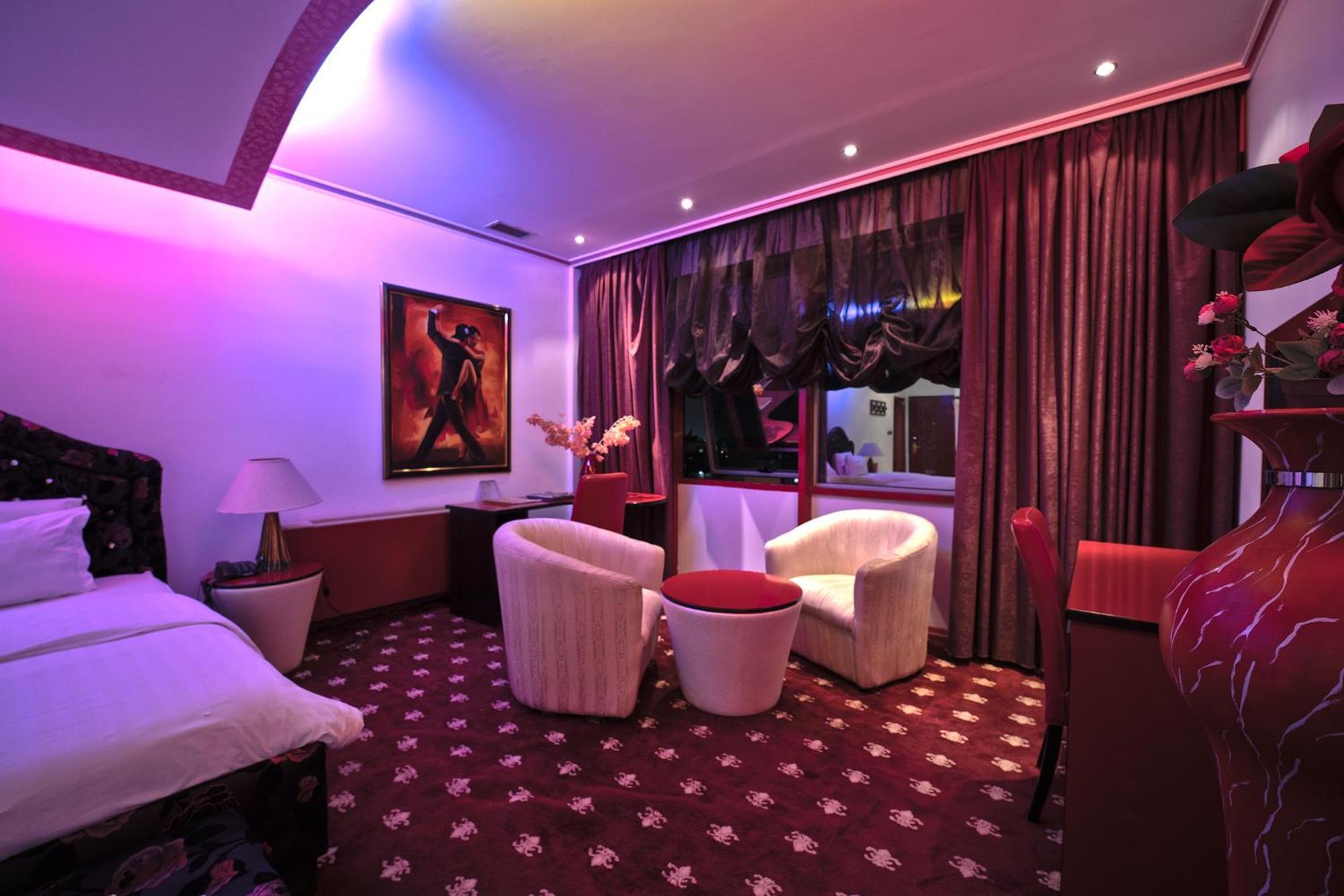 Hotel Rosa Blu Tirana Exteriör bild