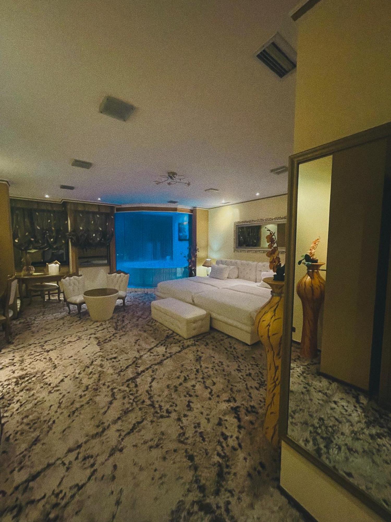Hotel Rosa Blu Tirana Exteriör bild